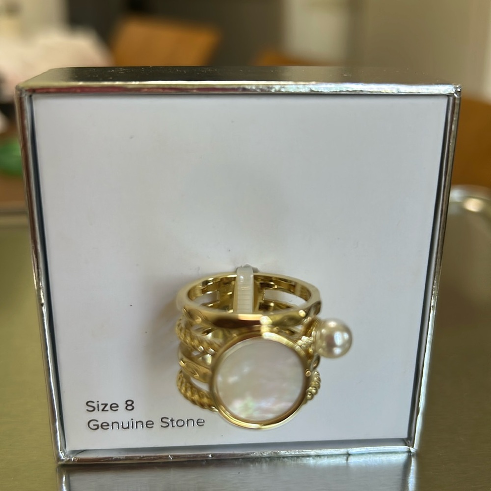 NWT Evie & Emma Gold Tone Genuine Mother of Pearl and Faux Stack Band Ring. Sz 8